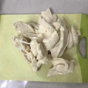 把中种面团切成小块