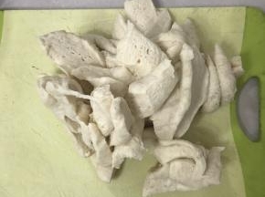 把中种面团切成小块