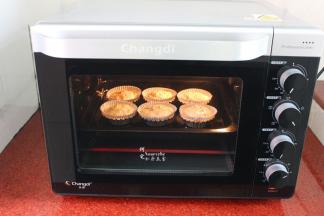 烤箱预热180度，烤15分钟；PS:每个烤箱不同，烤温和时间略有差异。