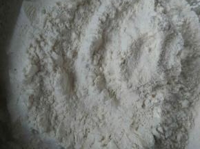 把所有材料（黄油除外）倒入盆里揉成光滑的面团