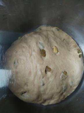 取出盖保鲜膜进行发酵