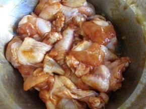 充分抓拌均匀，多抓一会儿以便入味。然后密封起来，放入冰箱冷藏腌制半