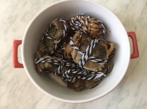 准备螃蟹，一定要活蟹，死蟹不能吃哦