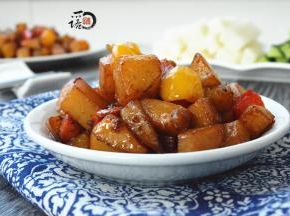 再次翻炒入味即可出锅，装盘