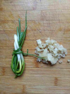 葱打结，姜切片