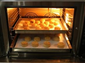 再入烤箱175度烤10分钟即可，注意观察，不要上色太重，因为回油后颜色还会再加深一点。