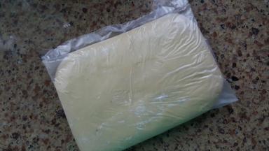 5．放入冰箱冷冻30分钟。