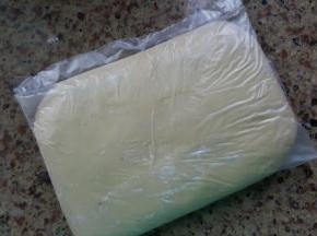 5．放入冰箱冷冻30分钟。