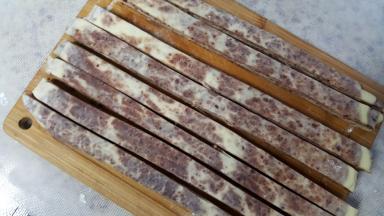 14.再把每份切开，共分成8份。