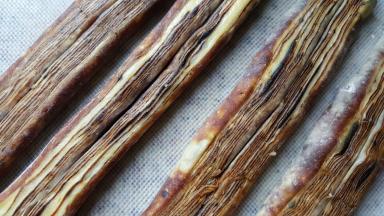 15.切面向上，两两并列。