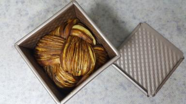 20. 发酵至吐司盒的九分满。