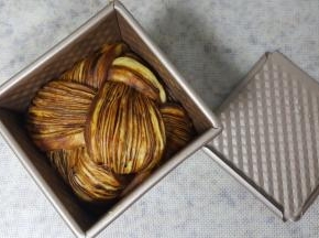 20. 发酵至吐司盒的九分满。