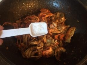 加入适量盐调味