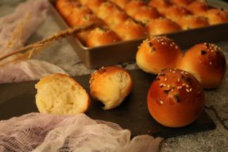 很软，一口一个，吃起来也很方便。