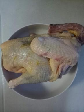 新母鸡半只洗净备用