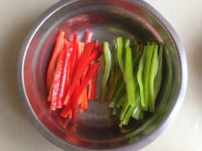 青红椒切丝