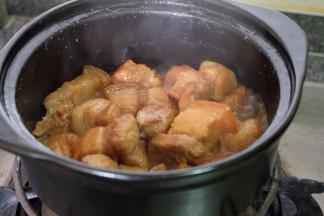 最后打开锅盖，收汁就可以关火了；