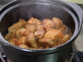 最后打开锅盖，收汁就可以关火了；