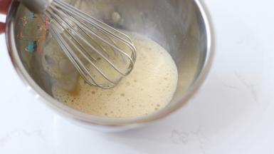 全蛋液打散备用