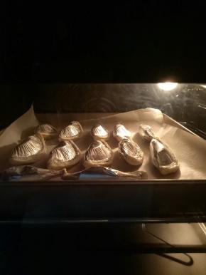 放入预热好的烤箱，200度，中层25分钟左右