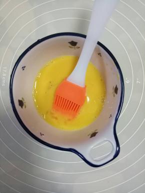 土鸡蛋一个，打散