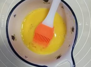 土鸡蛋一个，打散