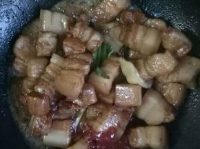 加入玫瑰腐乳炒匀