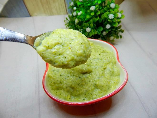 婴儿辅食-西兰花鸡肉泥