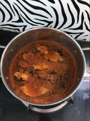 加入适量水，煮开，备用