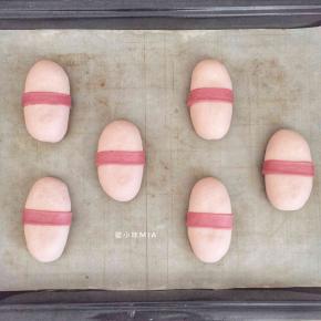 包在面团的中间位置