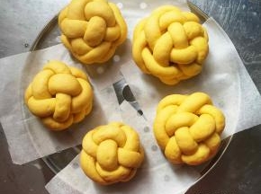 码放在蒸锅上，再发酵30分钟