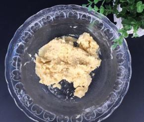 用切拌刀翻拌均匀无颗粒即可