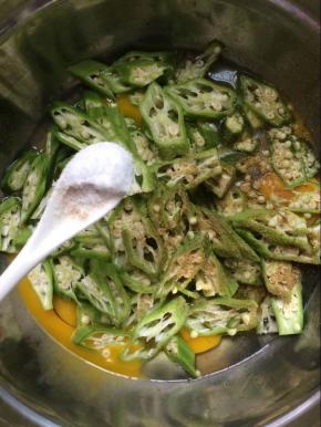 加入一小勺盐