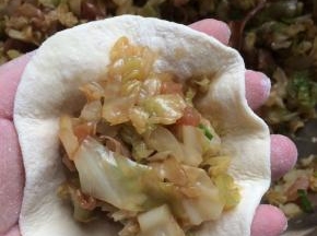 包入适量的馅