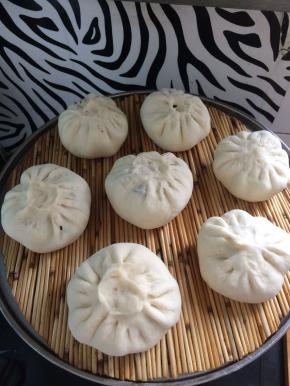 包好后放入蒸锅，进行2次发酵。