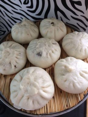 发酵好后，放入蒸锅，开火蒸20分钟。