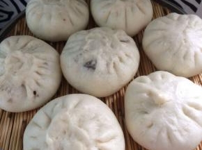 发酵好后，放入蒸锅，开火蒸20分钟。