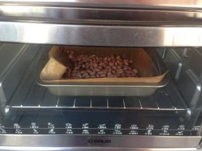 放入到提前预热好150度的东菱K30A烤箱下层，烤35-40分钟左右