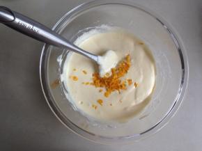 加入橙皮碎，拌均匀