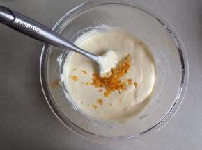 加入橙皮碎，拌均匀