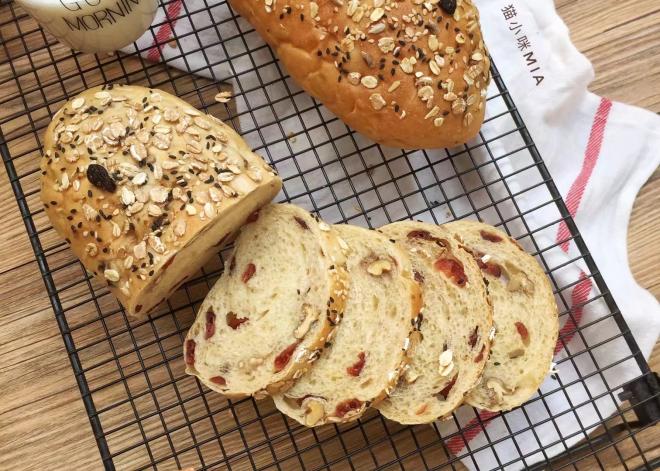 黑糖全麦果仁软欧