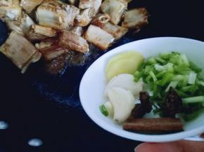 加入香料。
