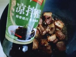 加入醋，大火将汤汁收完。