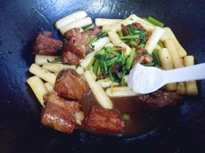 加入鸡粉。