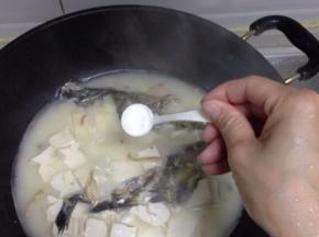 放适量盐调味即可。