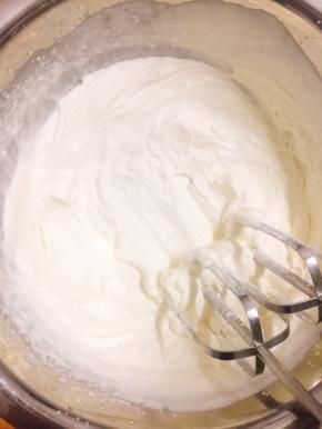淡奶油用电动打蛋器打至7分发