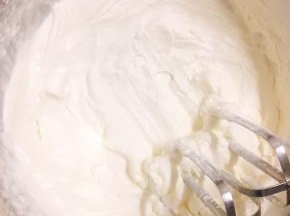 淡奶油用电动打蛋器打至7分发