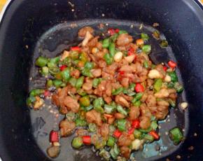 加生抽，盐调味即可。