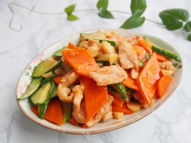 胡萝卜黄瓜肉片