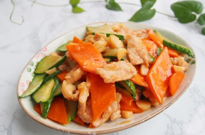 胡萝卜黄瓜肉片